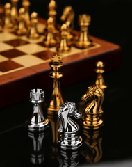 30*30*2.7cm Upscale Metal Chess Set Folding Chessboard Zinc Alloy Pieces Gold&Sliver - auloves